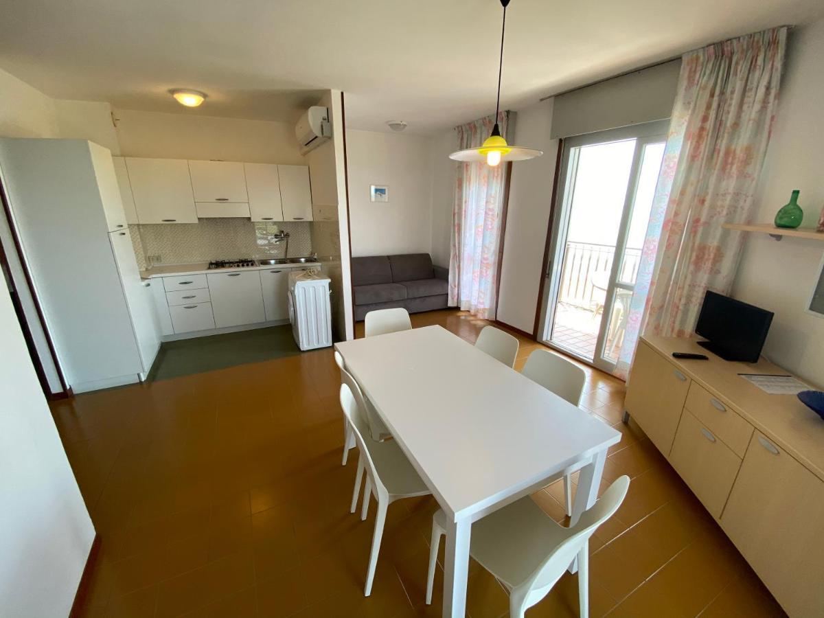 Condominio Aquilone Lignano Sabbiadoro Buitenkant foto